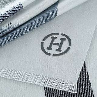 極美品□HERMES エルメス H394832T イカット 4H カシミヤ100％ レザーHロゴパッチ 大判 マフラー グラシエ マリン オセアン メンズ 定価225,500円 HERMES - 極美品□HERMES エルメス H394832T イカット 4H カシミヤ100